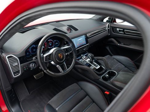 Certified 2023 Porsche Cayenne GTS AWD/4WD image 4