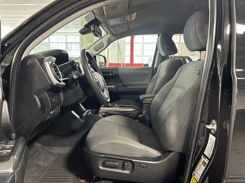 Used 2023 Toyota Tacoma SR5 w/ Technology Package AWD/4WD image 14