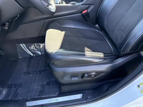 Used 2024 Jeep Grand Cherokee Altitude image 18