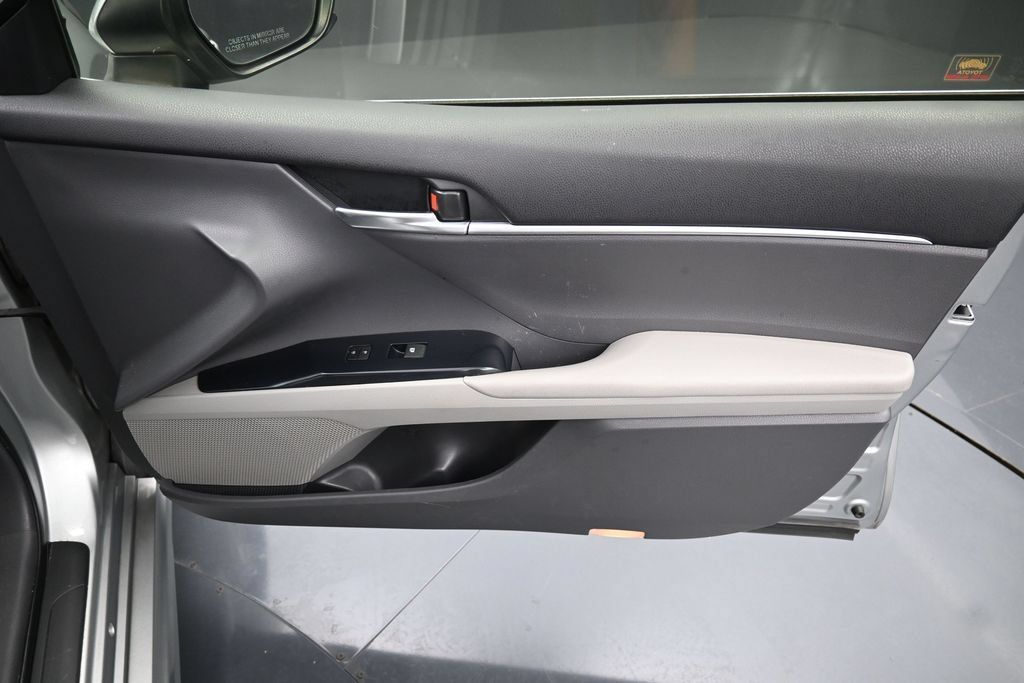 Used 2018 Toyota Camry SE FWD image 31