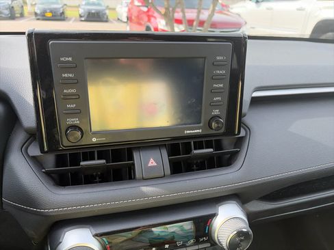 Certified 2022 Toyota RAV4 LE AWD/4WD image 8