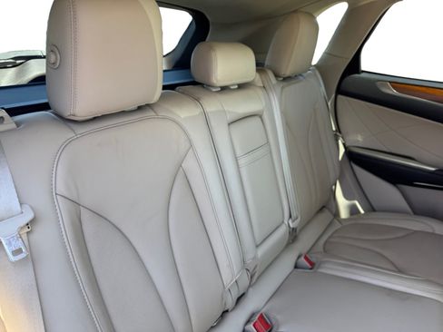 Used 2018 Lincoln MKC Select w/ Select Plus Package FWD image 18