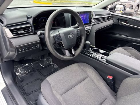 Used 2025 Toyota Camry LE FWD image 17
