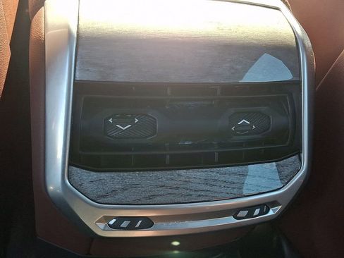 Used 2025 BMW 760i xDrive w/ Executive Package image 11