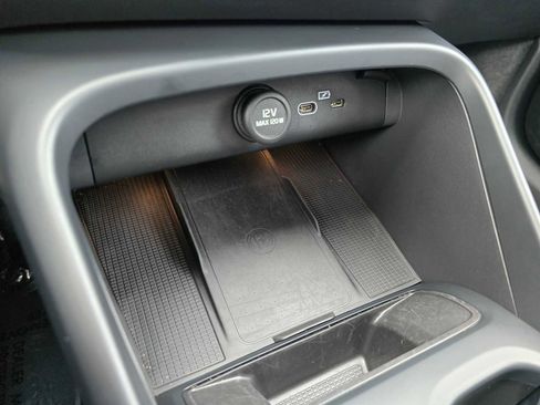 Used 2025 Volvo XC40 B5 Core image 35