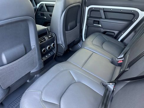New 2025 Land Rover Defender 110 X-Dynamic SE AWD/4WD image 12