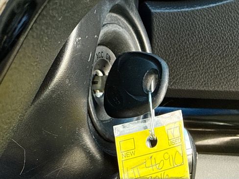 Used 2016 Kia Sedona LX image 9