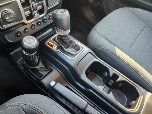 Used 2025 Jeep Wrangler Sport image 18