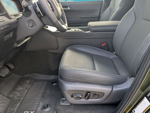 Used 2026 Lexus GX 550 w/ Accessory Package (2T) image 5