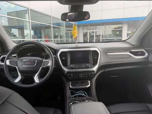Used 2023 GMC Acadia SLT w/ Technology Package AWD/4WD image 7