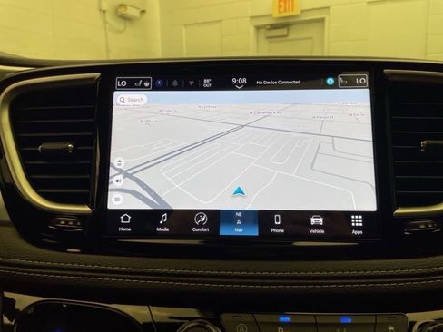 New 2026 Chrysler Pacifica Limited w/ Uconnect Theater Family Group image 15