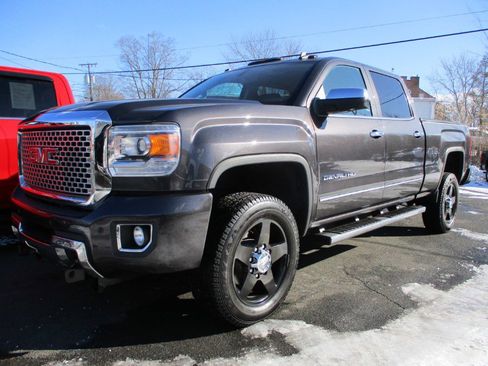 Used 2015 GMC Sierra 2500 Denali w/ Suspension Package, Off-Road image 2