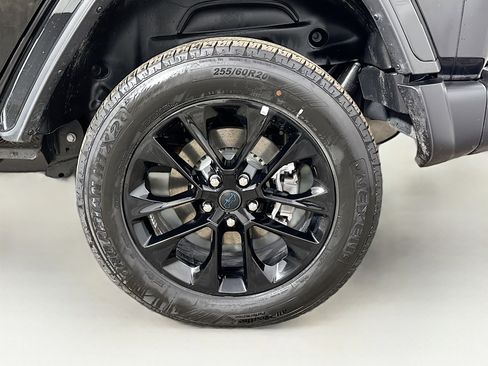 Used 2025 Jeep Wrangler Unlimited Sahara w/ Safety Group image 27