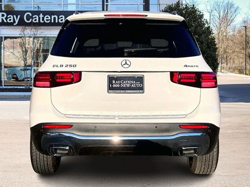 Used 2025 Mercedes-Benz GLB 250 4MATIC image 4
