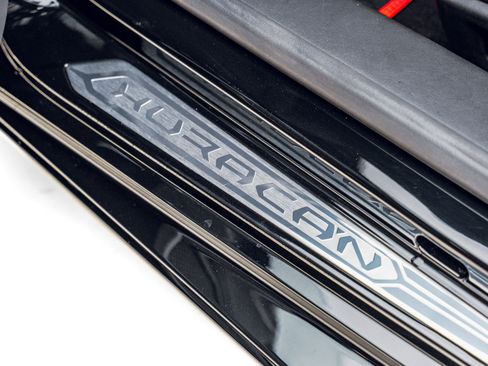 Used 2021 Lamborghini Huracan EVO RWD image 39
