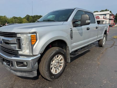 Used 2017 Ford F250 XLT w/ FX4 Off-Road Package AWD/4WD image 9