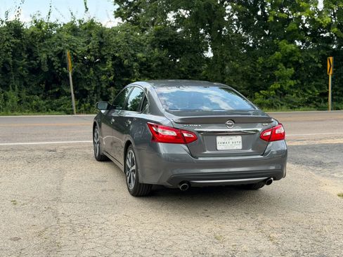 Used 2016 Nissan Altima 2.5 SR FWD image 10
