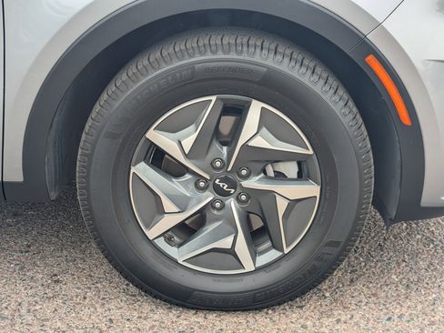 Certified 2023 Kia Sorento EX FWD image 7
