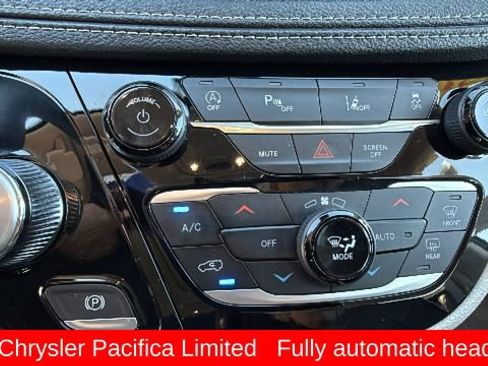 Used 2023 Chrysler Pacifica Limited FWD image 14