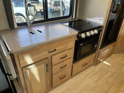 Used 2018 Mercedes-Benz Sprinter 3500 image 62