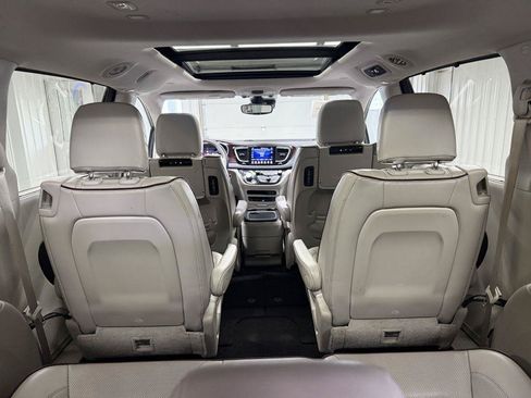 Used 2017 Chrysler Pacifica Limited FWD image 36