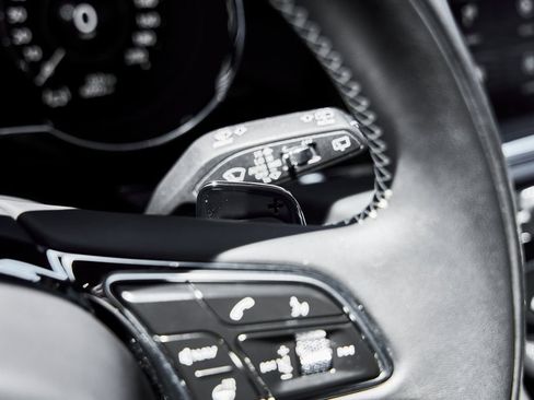 Used 2024 Bentley Bentayga AWD/4WD image 59