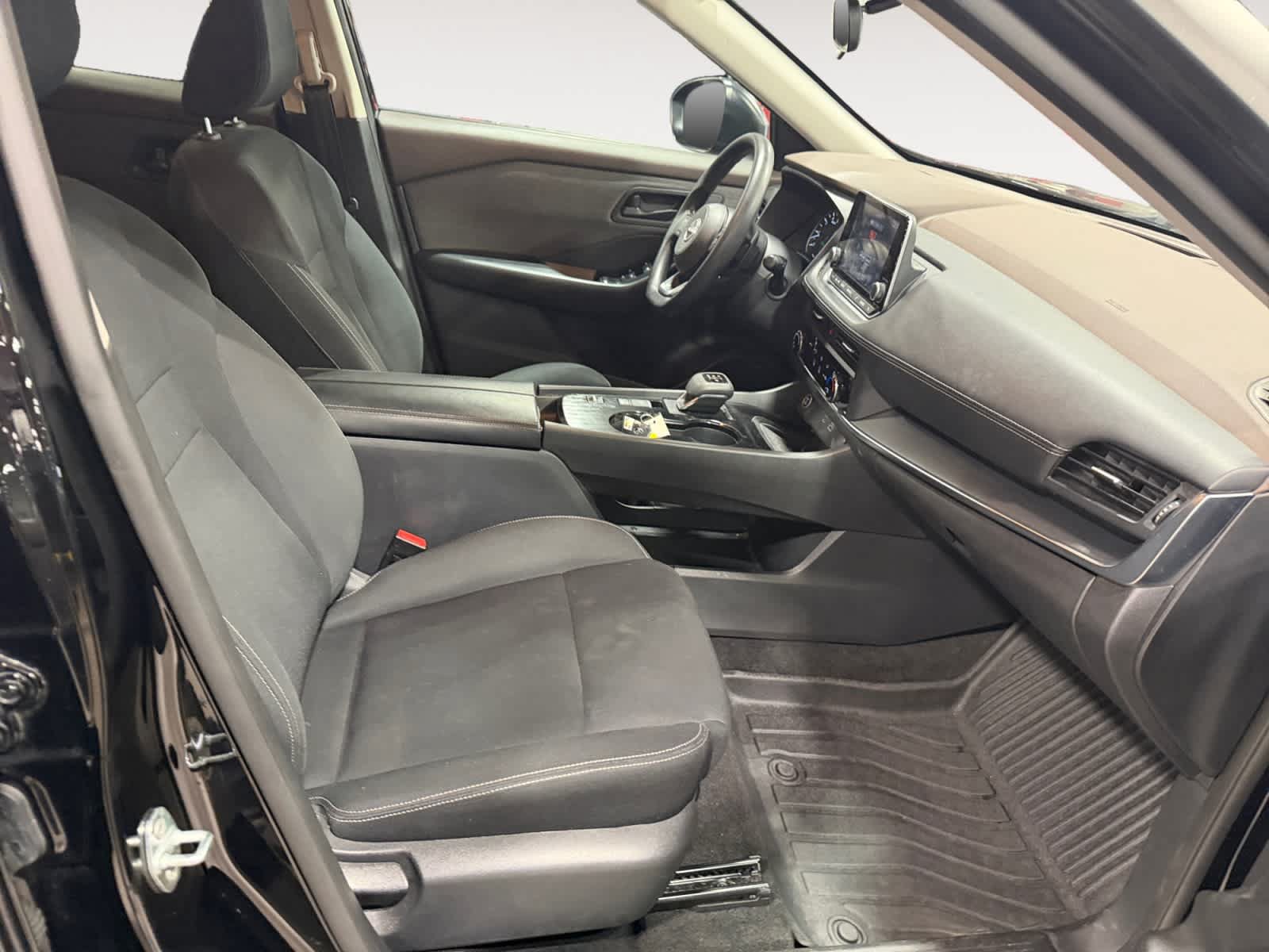 Used 2023 Nissan Rogue S FWD image 16