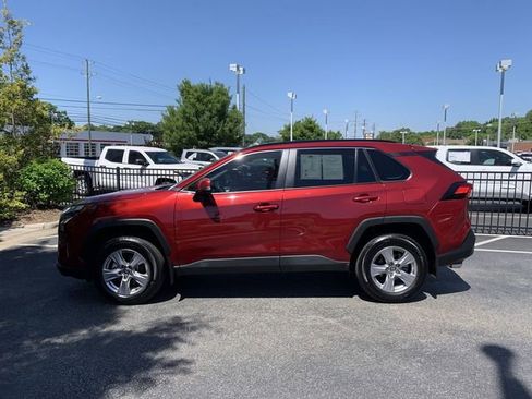 Used 2025 Toyota RAV4 XLE FWD image 5