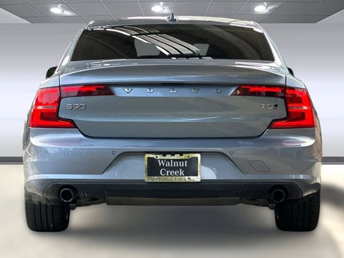 Used 2018 Volvo S90 T5 Momentum w/ Convenience Package image 9
