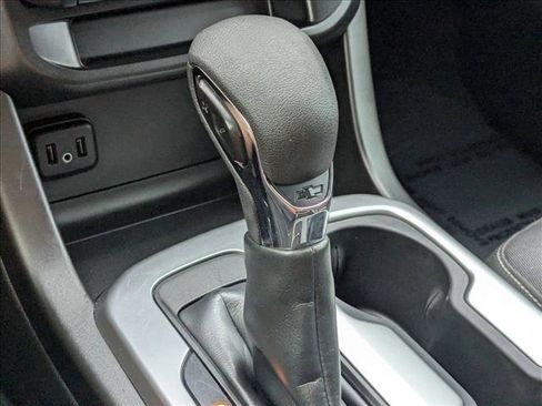 Used 2022 Chevrolet Colorado LT w/ LT Convenience Package image 12