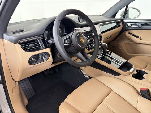 New 2026 Porsche Macan image 4