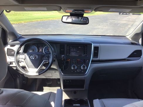 Used 2019 Toyota Sienna XLE w/ Carpet Mat Package FWD image 22