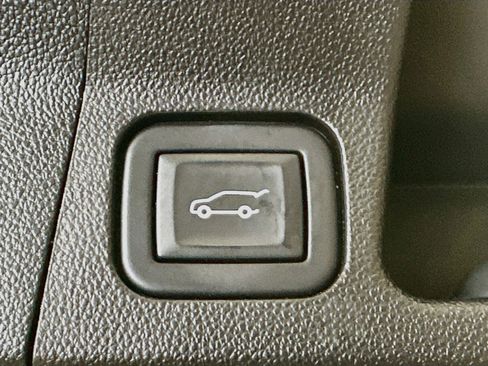 Used 2023 GMC Acadia AT4 w/ Technology Package AWD/4WD image 31