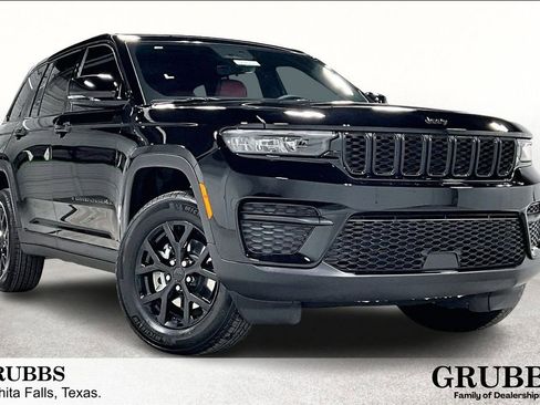 New 2025 Jeep Grand Cherokee Laredo image 1