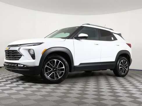 Used 2025 Chevrolet TrailBlazer LT image 1