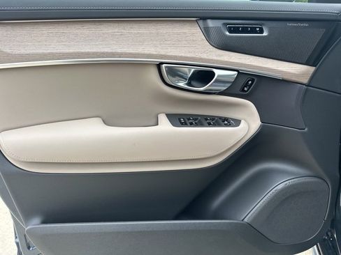 New 2026 Volvo XC90 B6 Plus w/ Protection Package Premier image 12