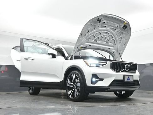 Used 2024 Volvo XC40 B5 Ultimate w/ Climate Package AWD/4WD image 55