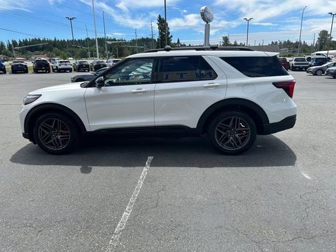 Certified 2025 Ford Explorer ST AWD/4WD image 5