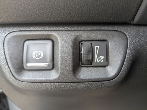 Used 2023 GMC Acadia SLE w/ Driver Convenience Package image 30