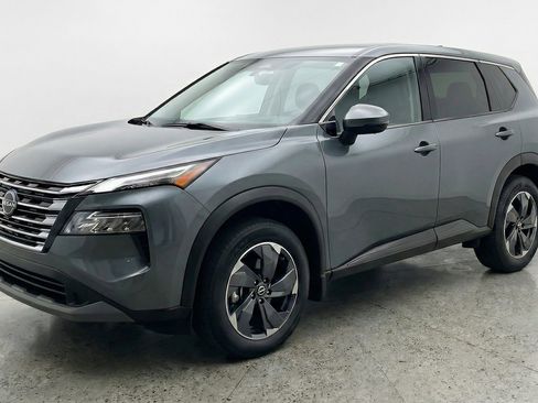 Used 2025 Nissan Rogue SV image 3