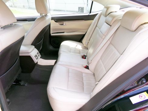 Used 2017 Lexus ES 350 w/ Luxury Package FWD image 13