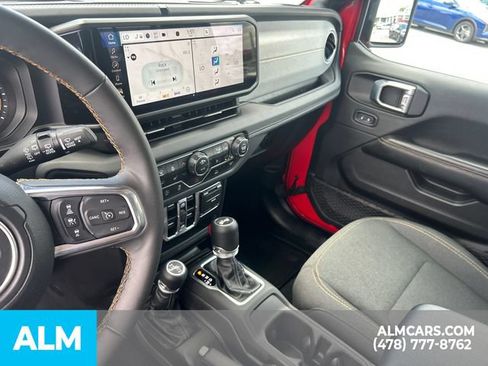 Used 2025 Jeep Wrangler Unlimited Sahara AWD/4WD image 32