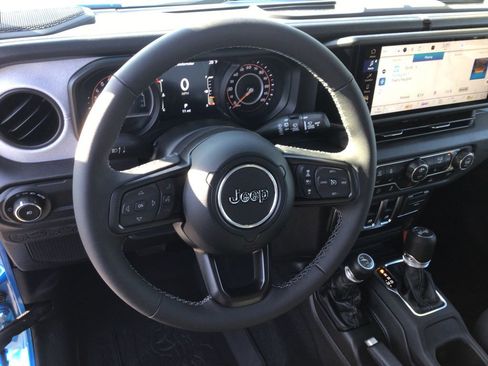 Used 2025 Jeep Wrangler Sport AWD/4WD image 16
