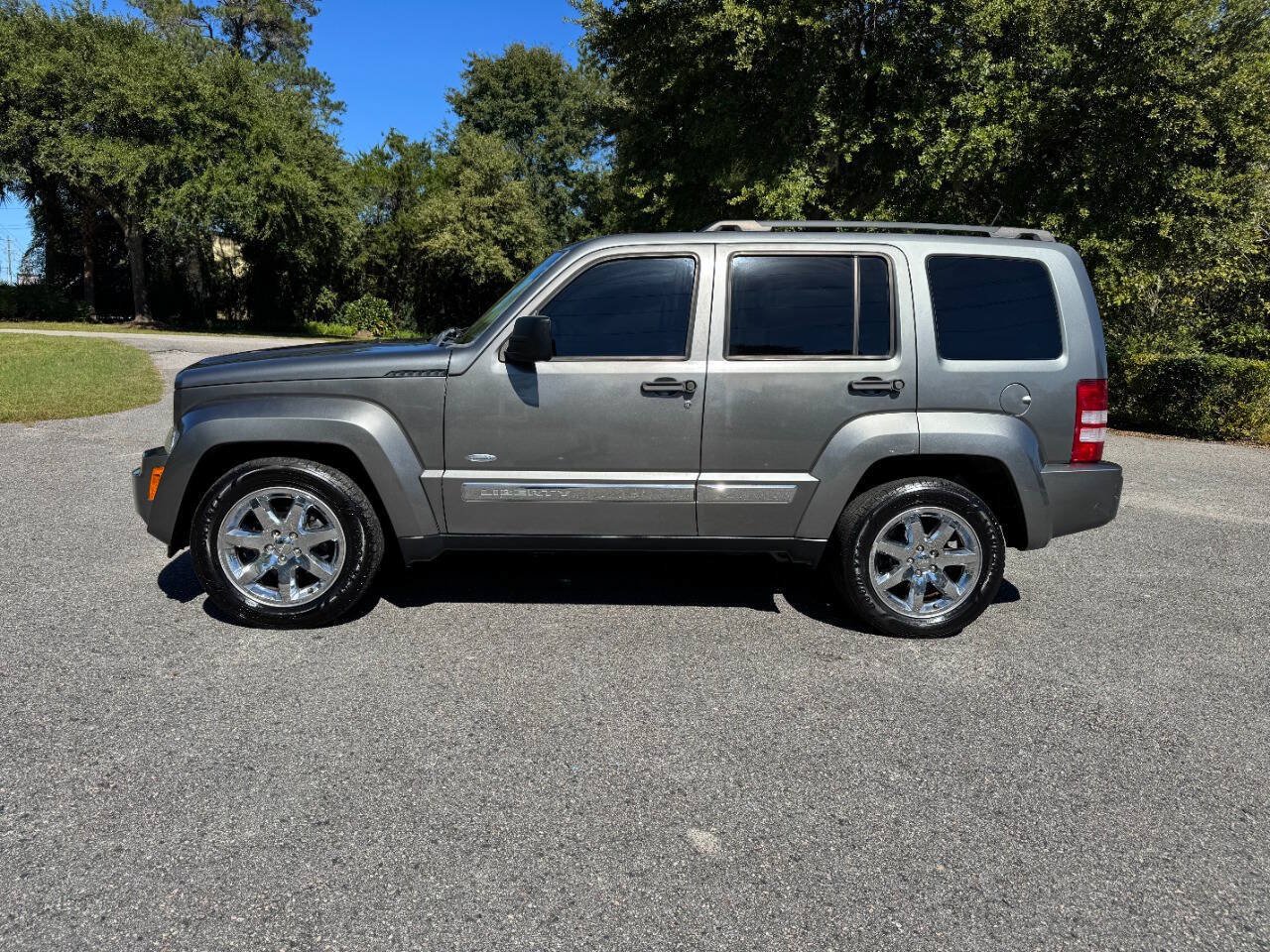 Used 2012 Jeep Liberty Sport AWD/4WD image 3