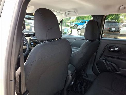 Certified 2022 Jeep Renegade Latitude w/ Convenience Group AWD/4WD image 21