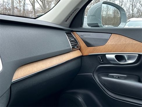 Used 2024 Volvo XC90 B6 Plus image 18