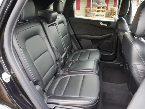 Certified 2025 Ford Escape Platinum AWD/4WD image 30