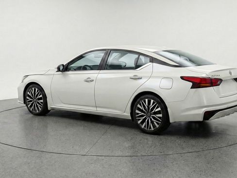 Used 2025 Nissan Altima 2.5 SV FWD image 6