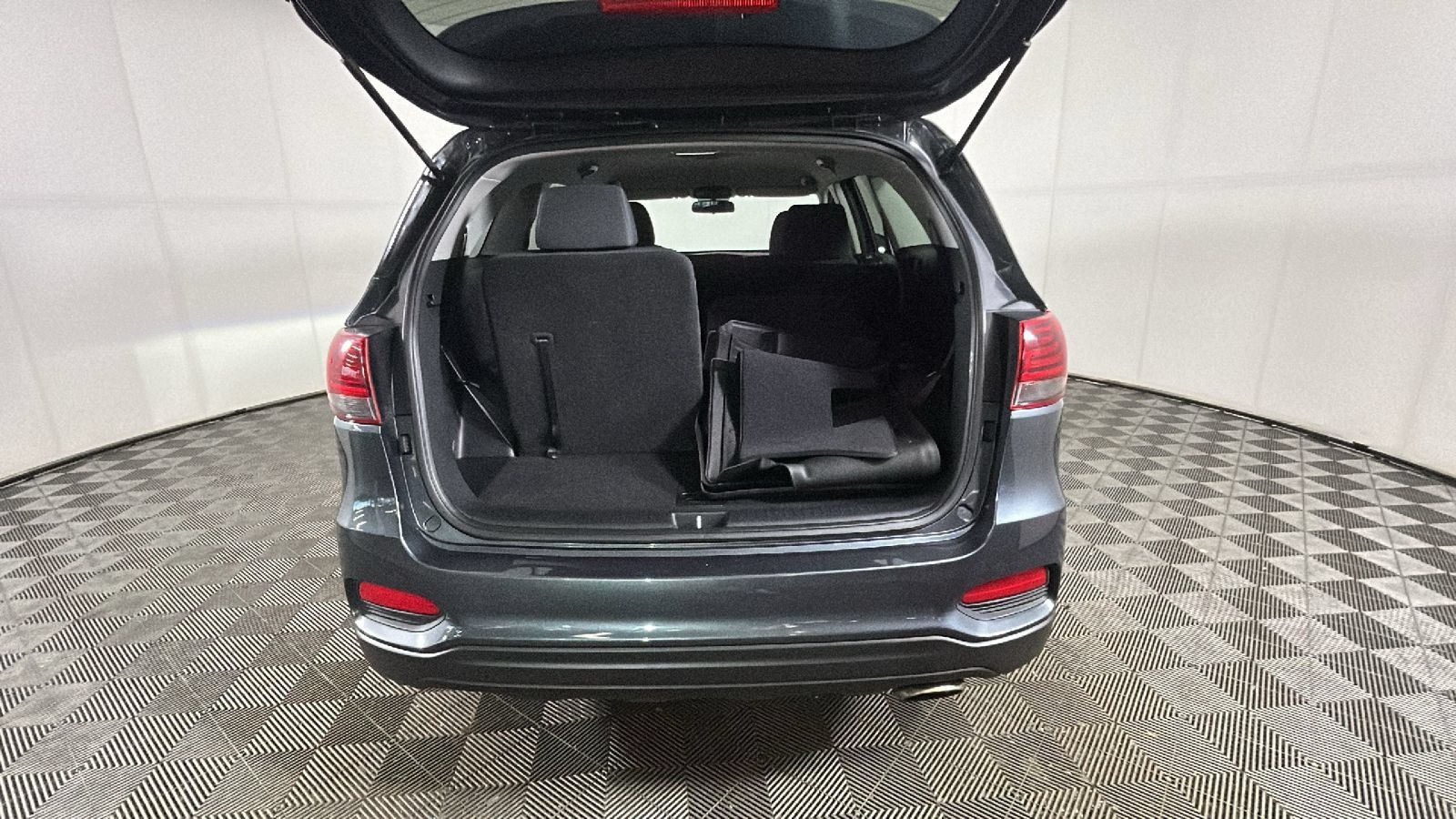 Used 2020 Kia Sorento AWD V6 image 32