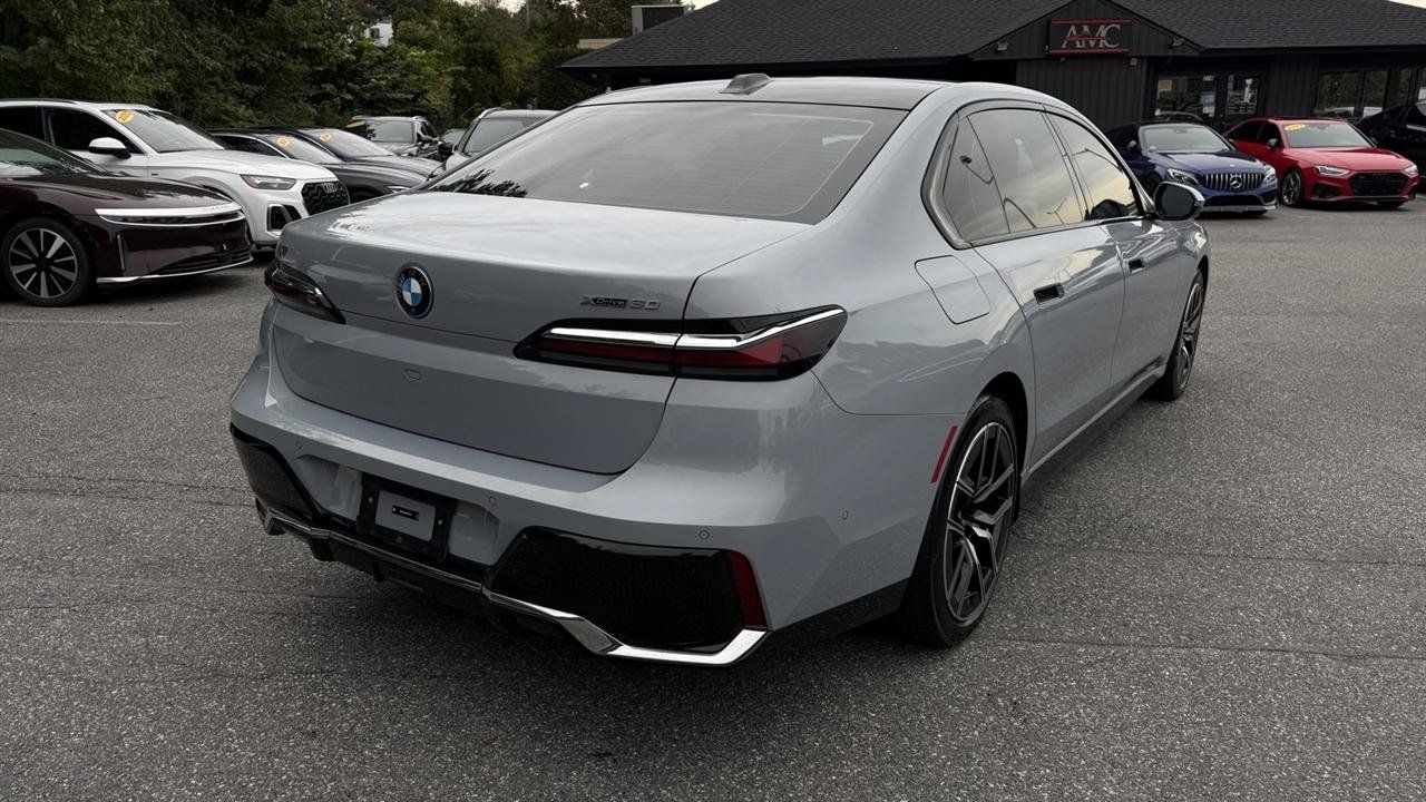 Used 2023 BMW i7 xDrive60 AWD/4WD image 16